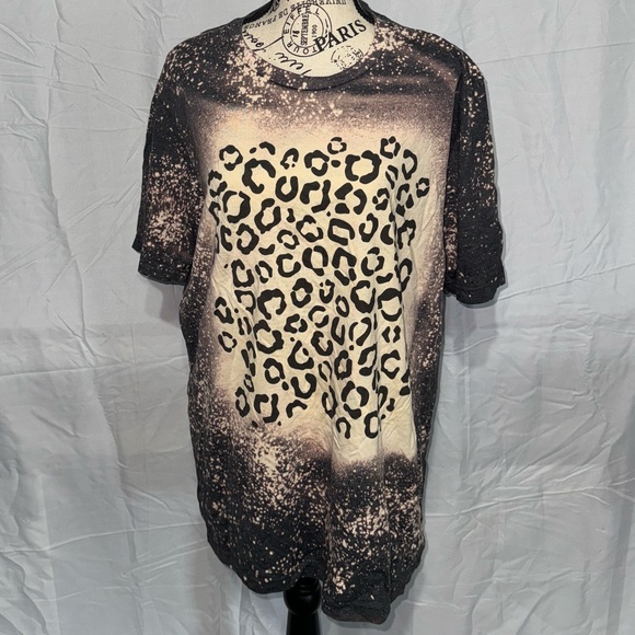 Cheetah Print T-Shirt - Picture 1 of 4